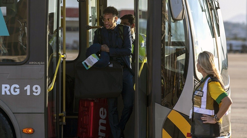 نيمار يعود إلى سان جيرمان استعدادا لاستئناف دوري الأبطال