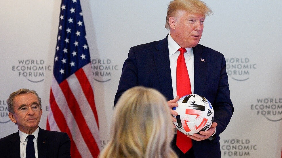 ترامب يقاطع مشاهدة كرة القدم الأمريكية