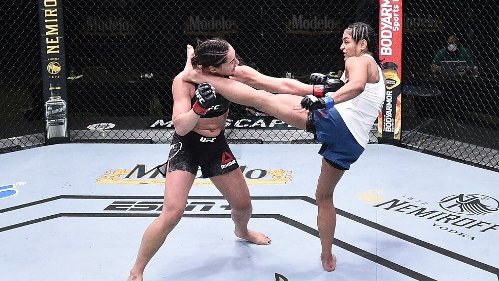 جيسيكا آيه تسقط أمام كالفيللو (فيديو)