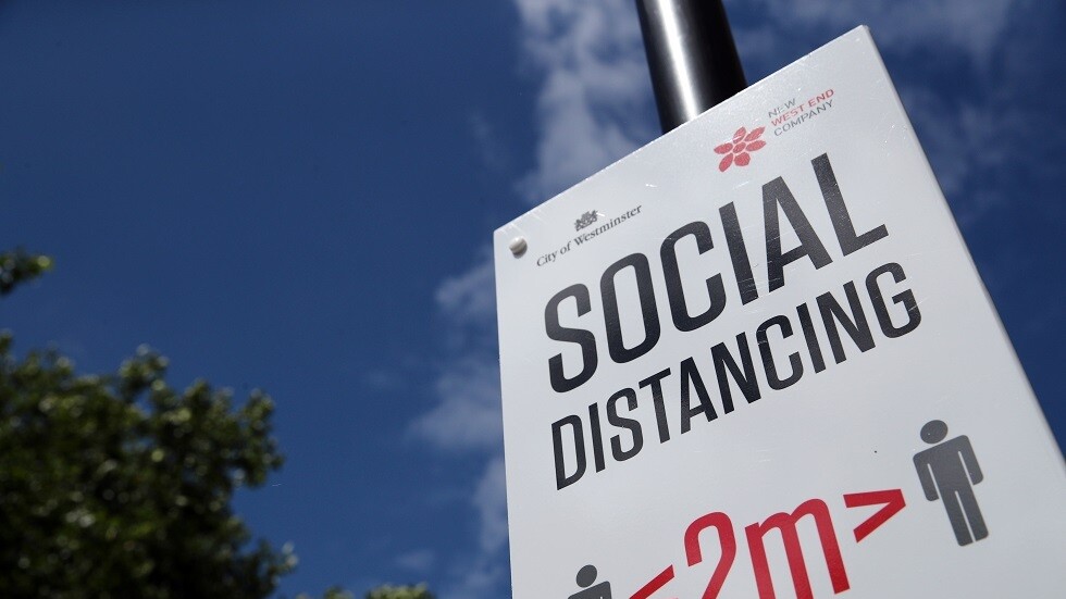 صحيفة "غارديان": مسؤول بمنظمة الصحة العالمية حذر من مغبة تخفيف قيود كورونا في إنجلترا