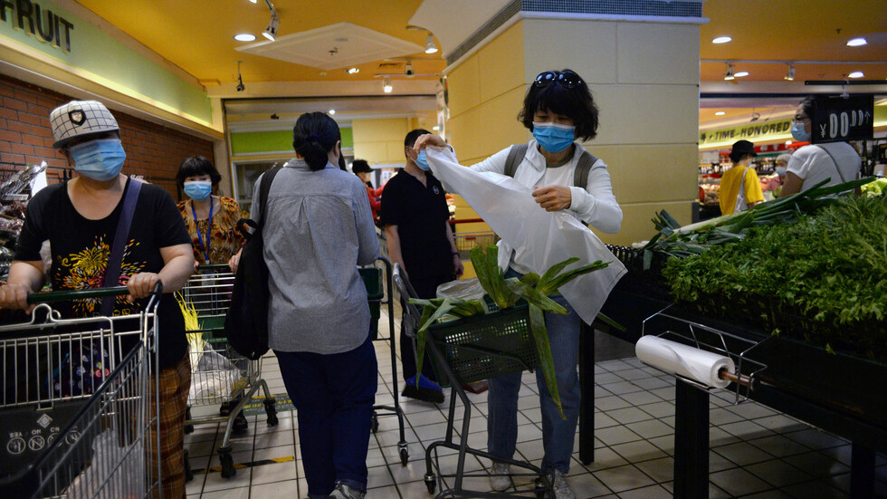 الصين.. نصف أحياء العاصمة بكين تسجل إصابات