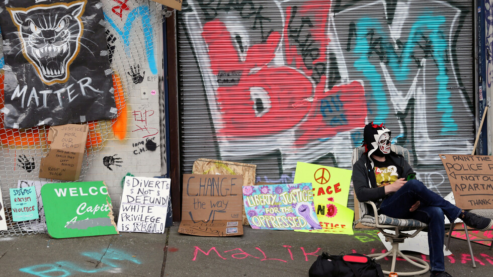 ثورة ملونة في عقر أميركا! فأين العرب؟