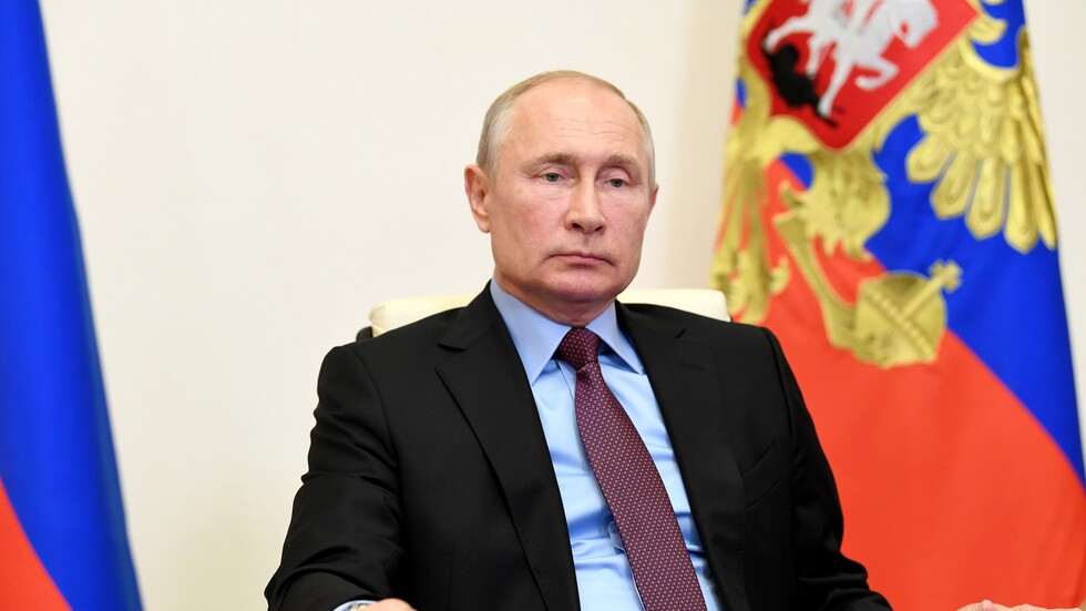 ممر تعقيم لمراجعي بوتين حماية من كورونا