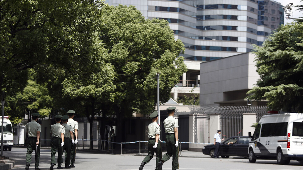 الشرطة اليابانية في حيرة من جسم طائر غامض!