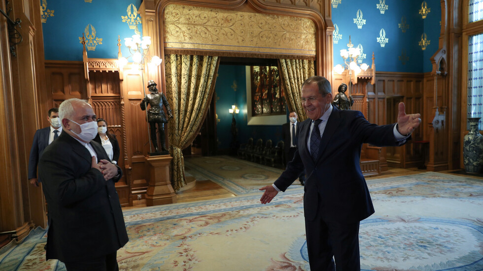 محادثات من وراء الأقنعة ومن دونها