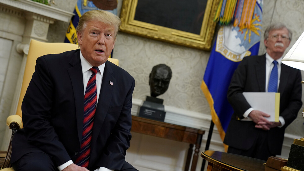 ترامب ردا على كتاب بولتون: يا له من أحمق!