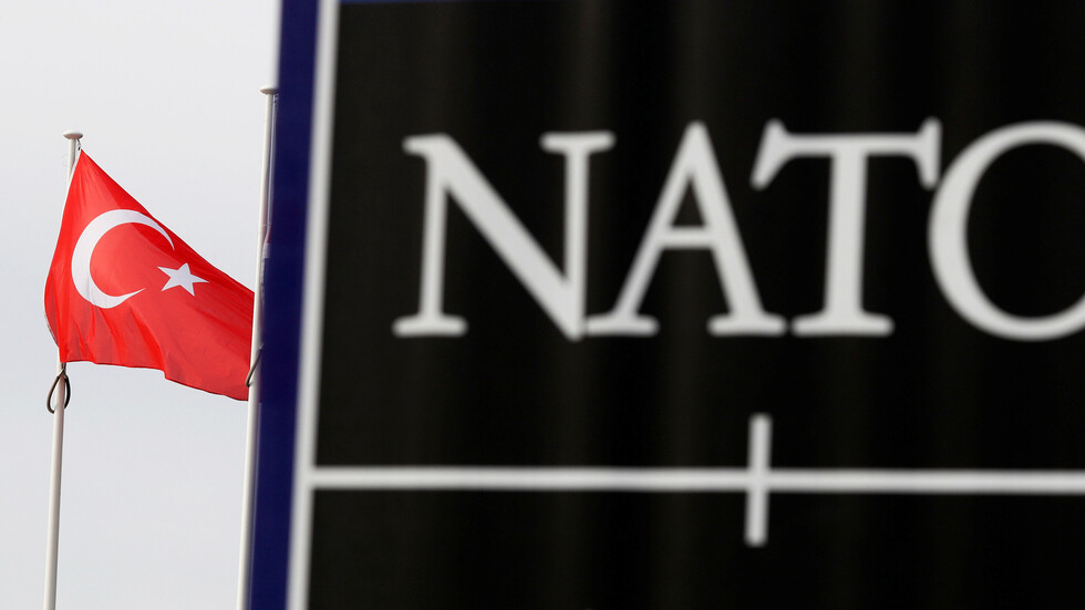 اليونان تشتكي للناتو من تهديد باستخدام القوة صدر من قبل عضو في الحلف