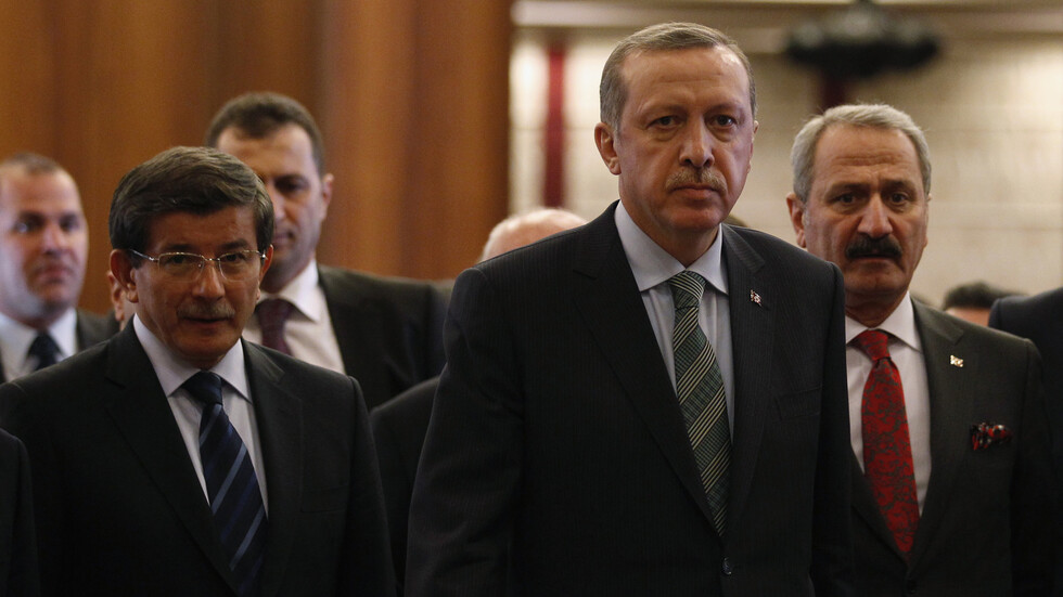 أحمد داود أوغلو يكشف أسباب القطيعة مع أردوغان