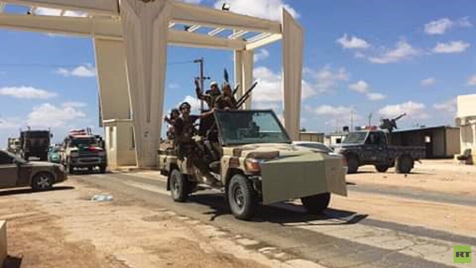 "الجيش الوطني الليبي" يرسل تعزيزات عسكرية قرب مصراتة (صور)