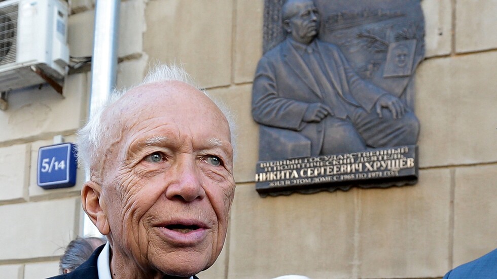 وفاة نجل الزعيم السوفيتي نيكيتا خروتشوف في الولايات المتحدة