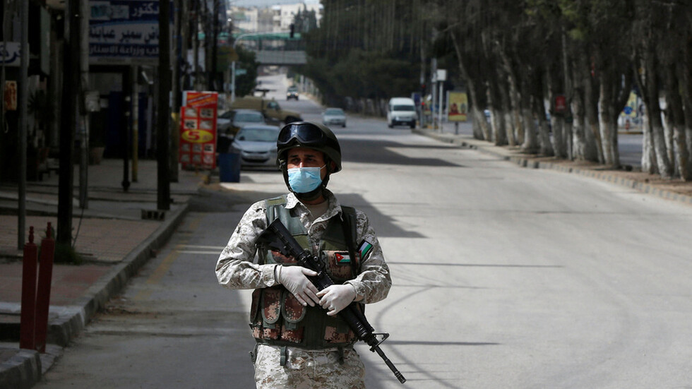 أردني ضاق عليه الخناق فقرر تسليم نفسه بعد هروبه من الحجر الصحي