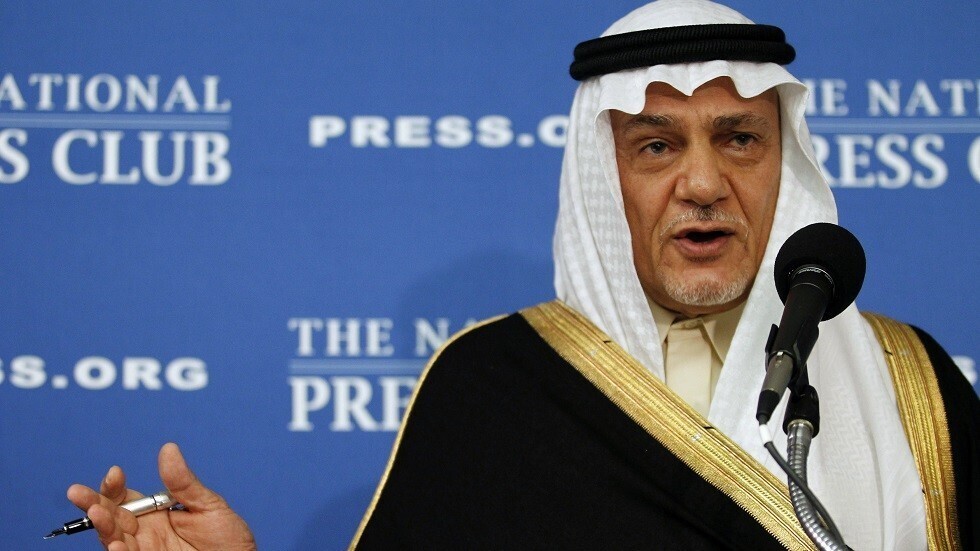 تركي الفيصل يروي قصة عمله نادلا في أمريكا... فيديو