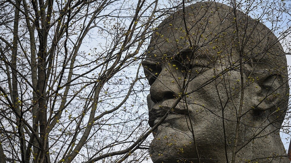 افتتاح أول تمثال للينين غرب ألمانيا