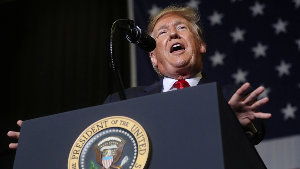 ترامب ردا على سؤال عن الكمامات في تجمعه الانتخابي: أنصح الناس بفعل ما يريدونه