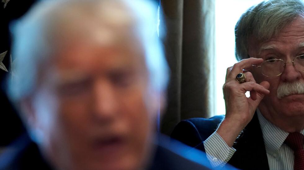 ترامب مغردا: يجب أن يدفع بولتون ثمنا باهظا لخرقه القانون بتسريب معلومات سرية وبكميات هائلة