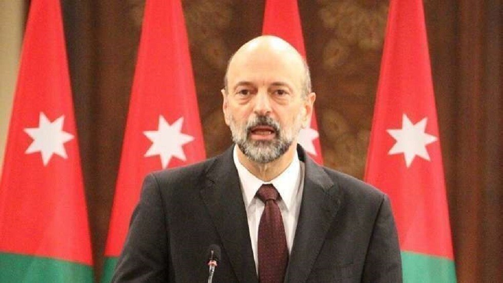 الرزاز يعلل سبب رفض عمان "مناعة القطيع"