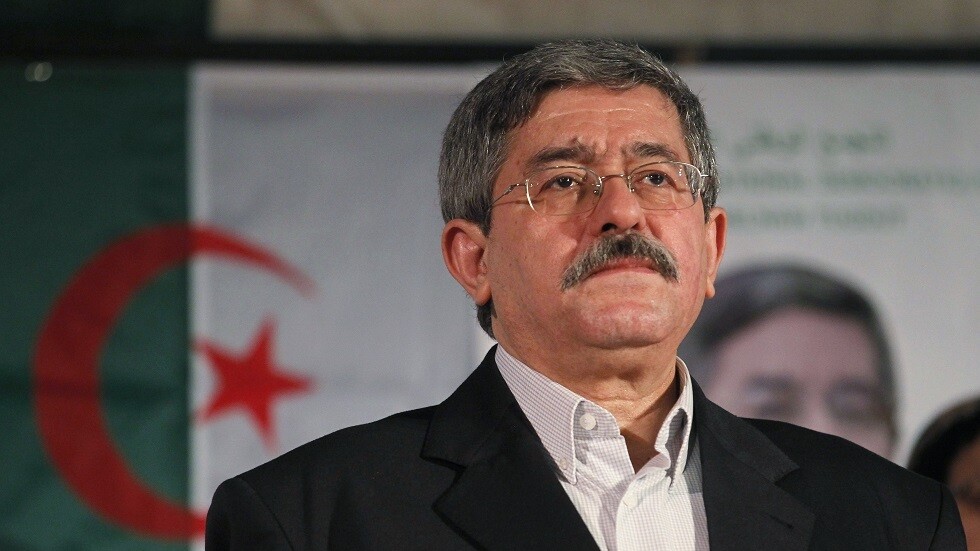 الجزائر.. ردة فعل أويحيى بعد سماعه خبر وفاة شقيقه داخل المحكمة