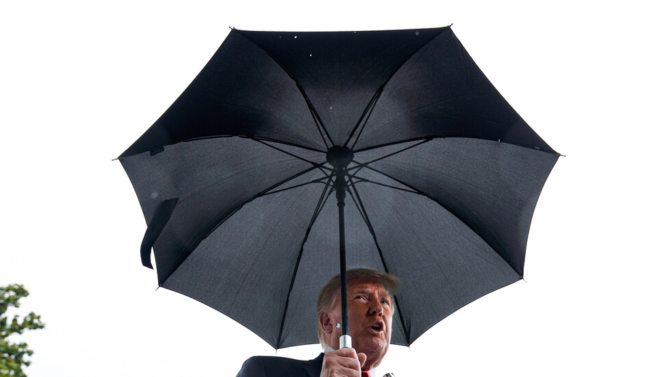 ترامب يعتزم تمديد الحظر على تأشيرات العمل الجديدة حتى نهاية العام