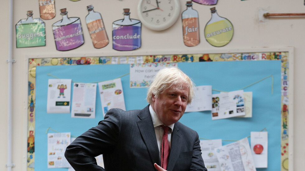 البريطانيون يريدون راتبا أقل لجونسون