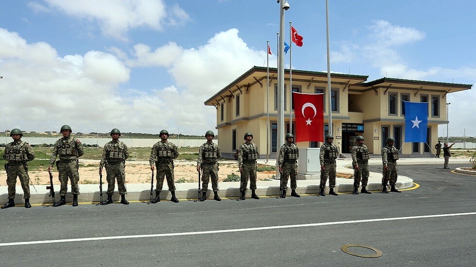 الصومال.. تفجير انتحاري أمام قاعدة تدريب تركية