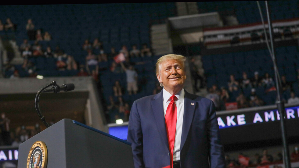 الصقر القديم يثأر من ترامب