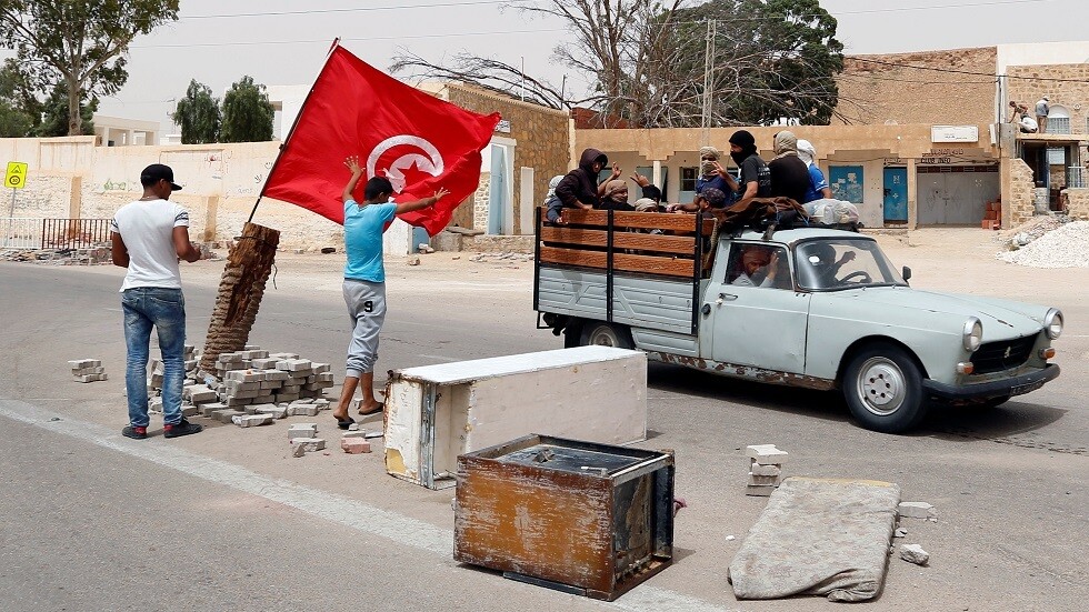 تونس.. رفع دعوى قضائية ضد كبار مسؤولي الدولة على خلفية أحداث تطاوين