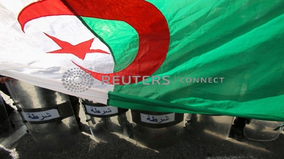 الحكومة الجزائرية تسقط إجبارية اجتياز امتحان شهادة التعليم المتوسط