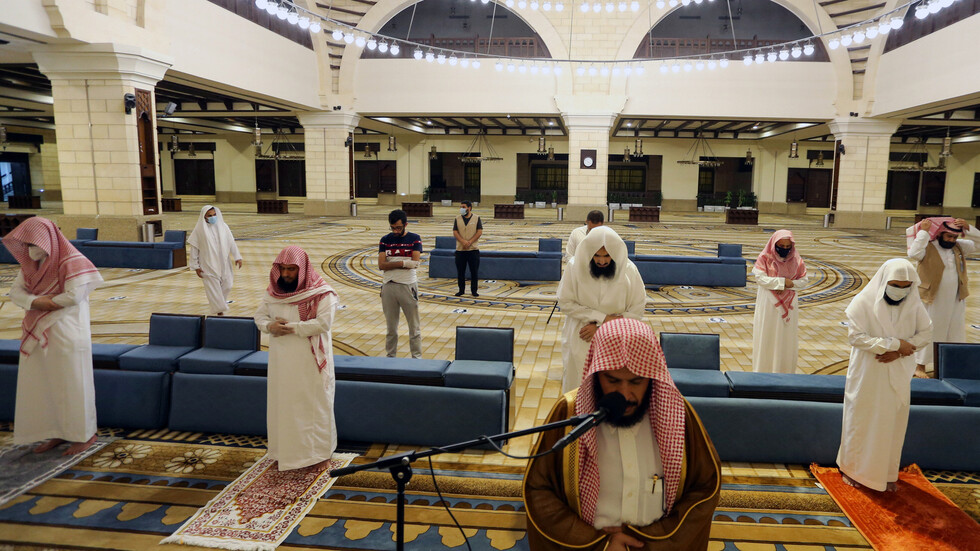 السعودية تسمح بإقامة الخطب في المساجد لمدة 10 دقائق