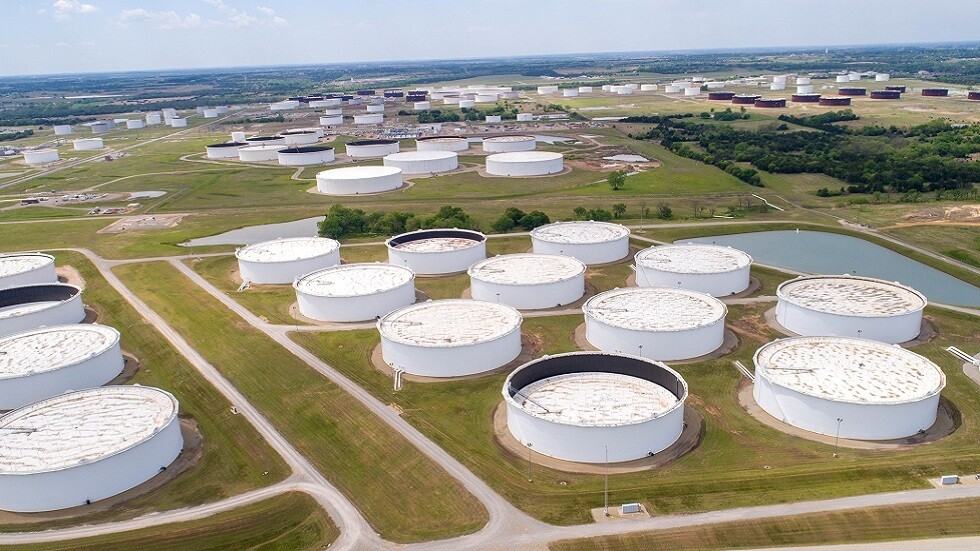 ارتفاع مخزونات الخام الأمريكية وتراجع البنزين