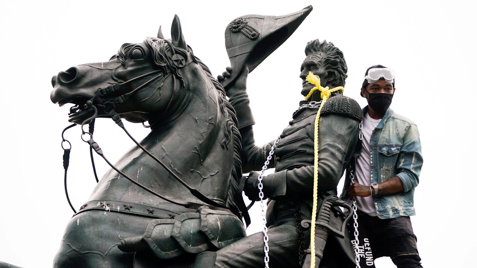 الحرس الوطني الأمريكي ينشر قوات لحماية التماثيل في واشنطن