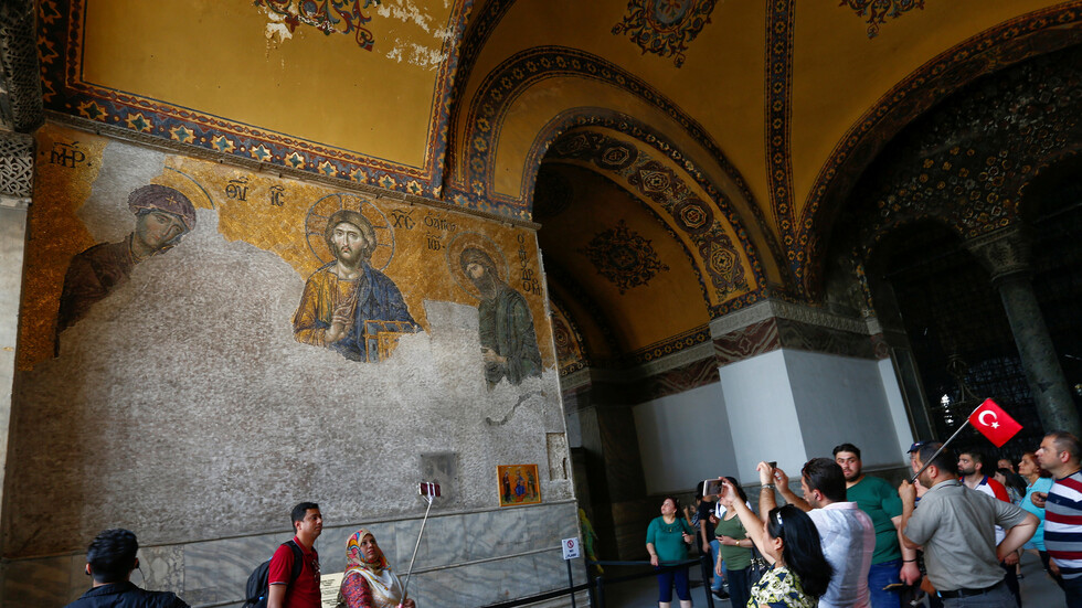 الخارجية التركية: أي قرار حول "آيا صوفيا" هو قرار داخلي تركي