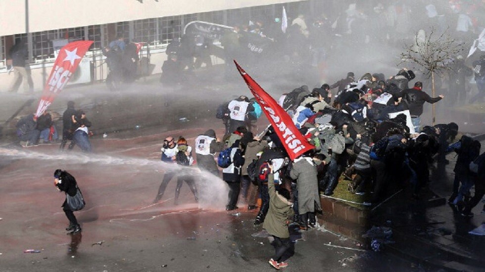 تركيا السجن المؤبد لـ 121 شخصا بتهمة المشاركة بمحاولة انقلاب 2016