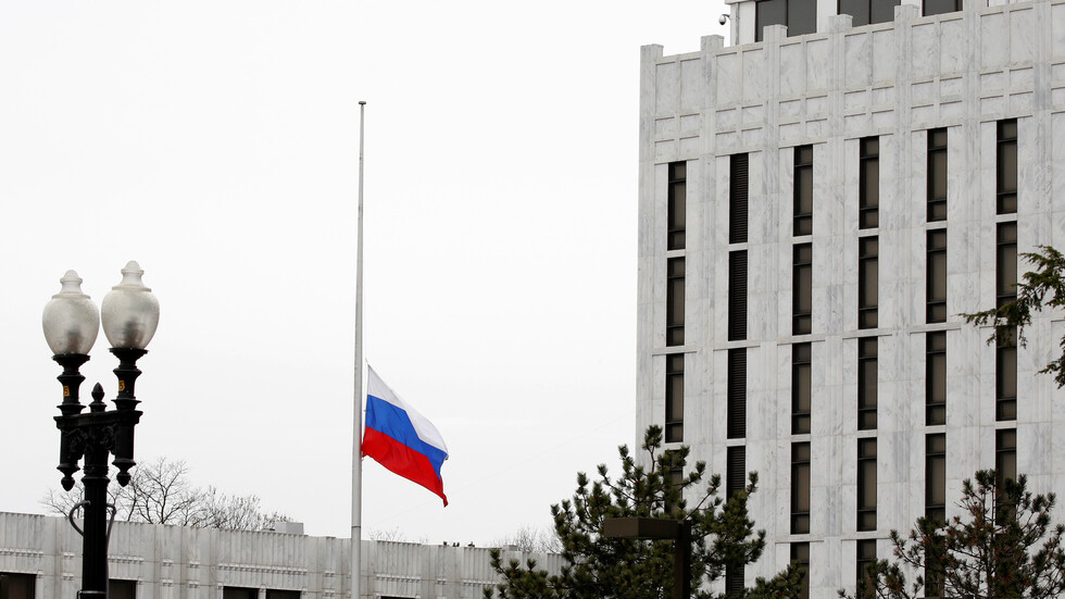 السفارة الروسية لدى واشنطن تتعرض لتهديدات بعد مقال لصحيفة 