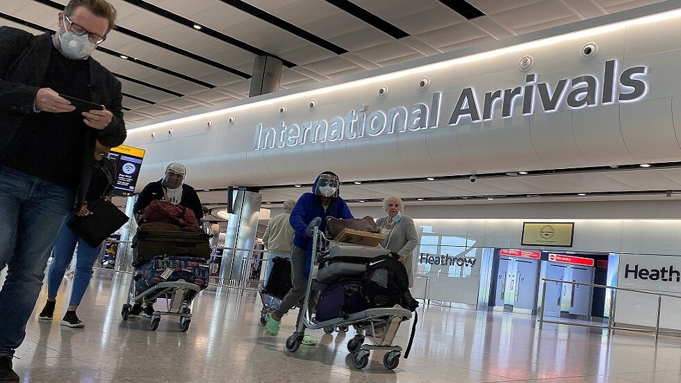 كورونا.. بريطانيا ترفع الحجر الصحي عن الوافدين من بعض الدول