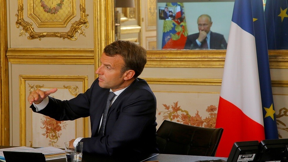 ماكرون يؤكد عزمه على زيارة روسيا قريبا