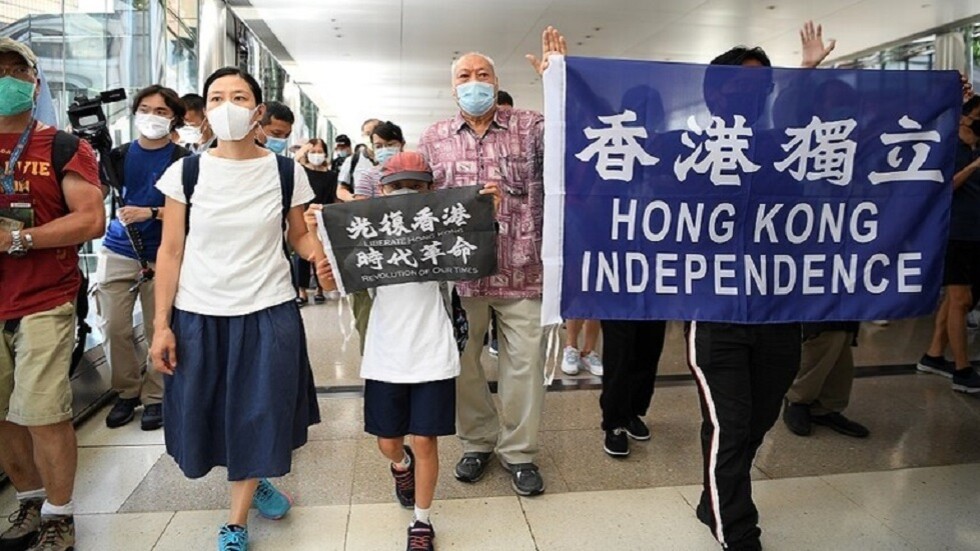 شرطة هونغ كونغ تعتقل أكثر من 50 متظاهرا