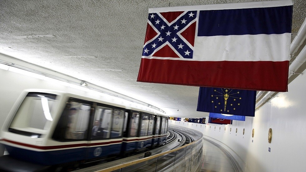 آخر ولاية أمريكية تزيل شعار الكونفدرالية عن علمها