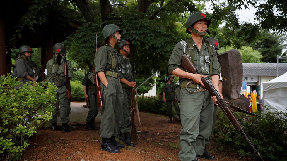 خضوع عشرات المسؤولين في وزارة الدفاع الكورية الجنوبية للعزل بسبب طفل!
