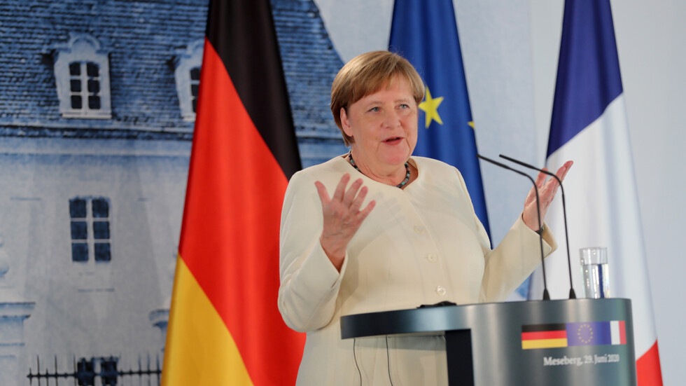 ميركل توضح سبب عدم ارتدائها الكمامة الواقية