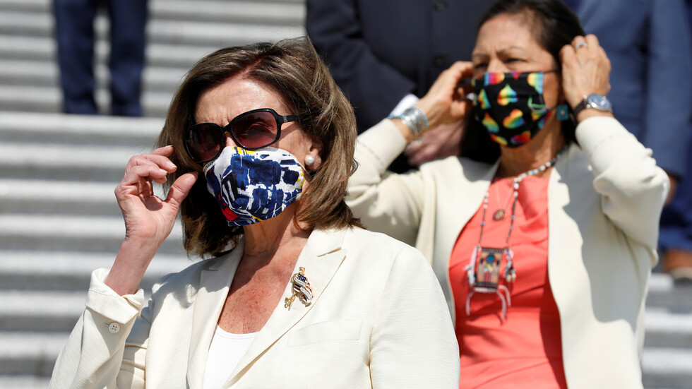 بيلوسي تدعو ترامب إلى تفعيل "قانون ماغنيتسكي" ضد الصين