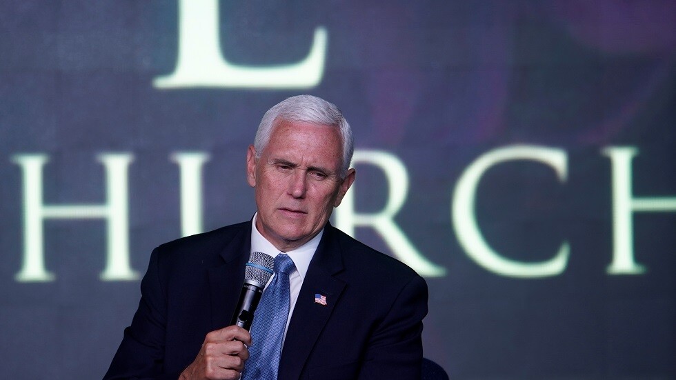 بينس يؤكد دعمه للحكام الذين دعوا إلى تعليق فتح اقتصادات ولاياتهم