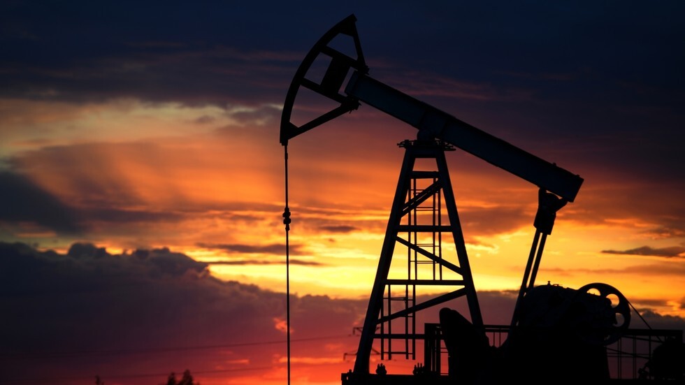 ارتفاع أسعار النفط بنحو 3%