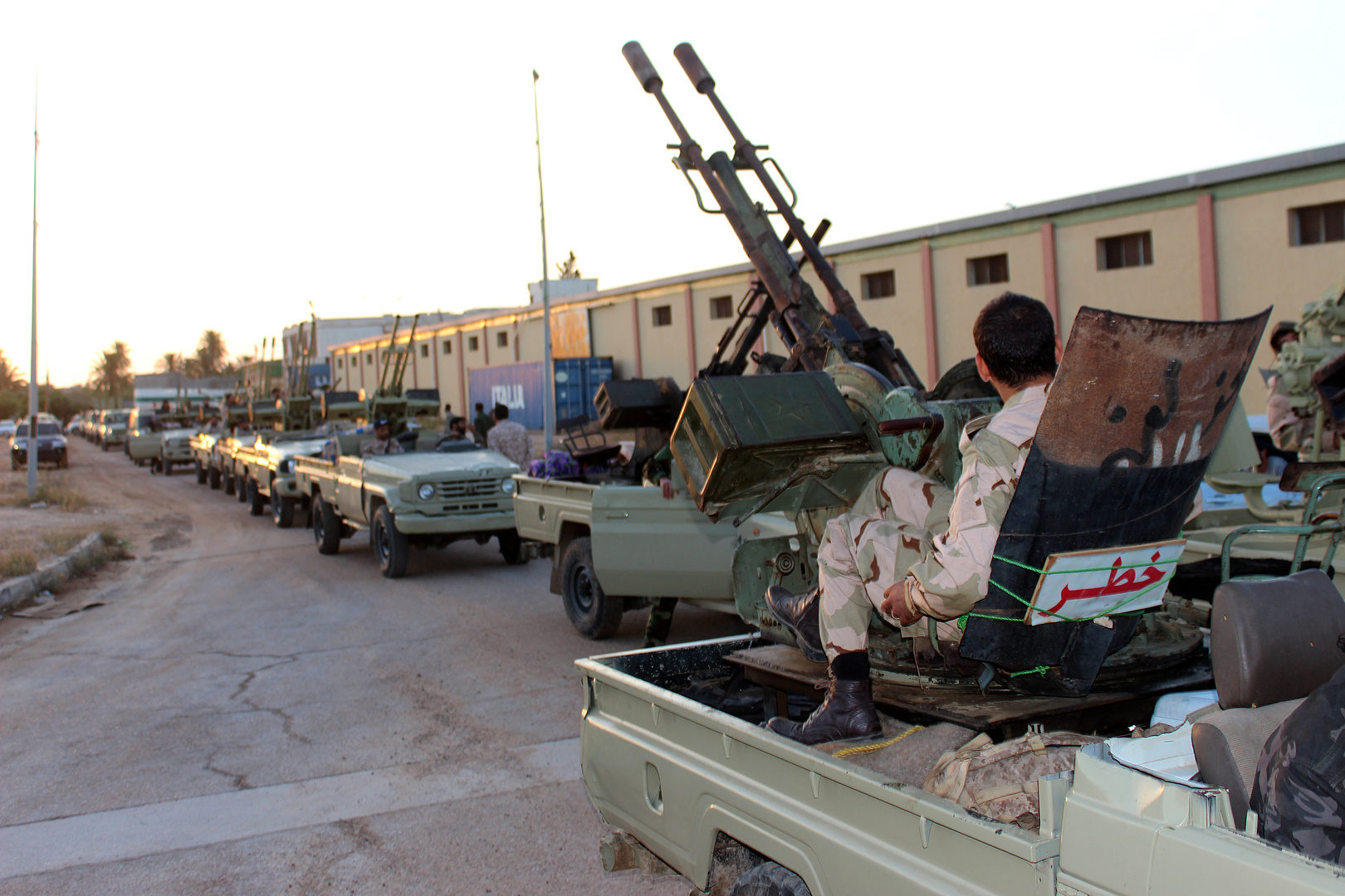 قوات حكومة الوفاق الليبية تعلن العثور على جثث 48 مقاتلا من جيش حفتر بعد معارك جنوب طرابلس