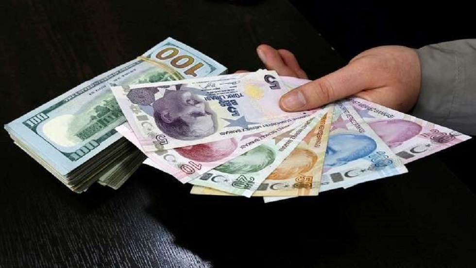 الليرة التركية تهبط 1% أمام الدولار بعد زيادة في التضخم
