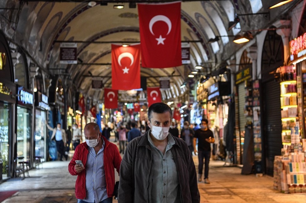 تركيا تفرض عزلا عاما على 15 مدينة في عطلة نهاية الأسبوع