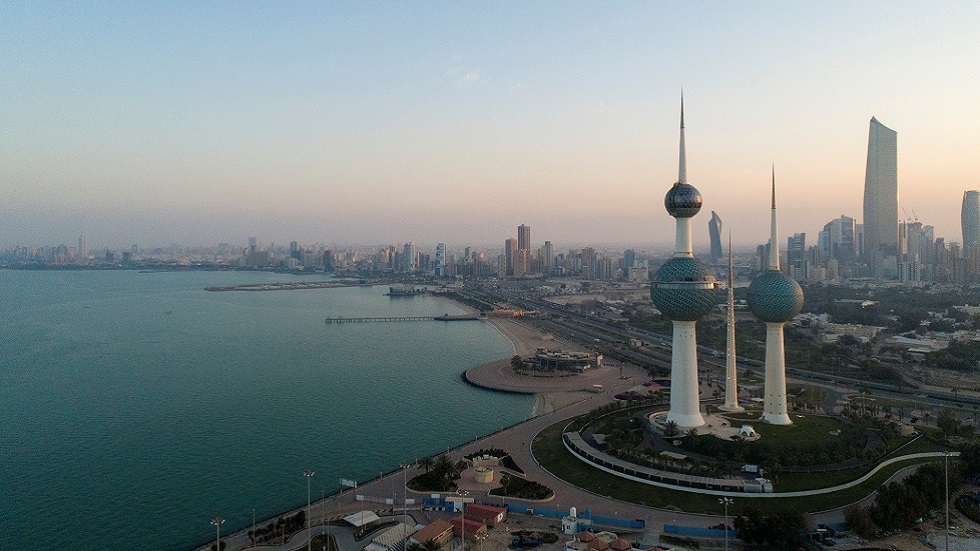 ارتفاع إصابات كورونا في الكويت وانخفاضها في البحرين