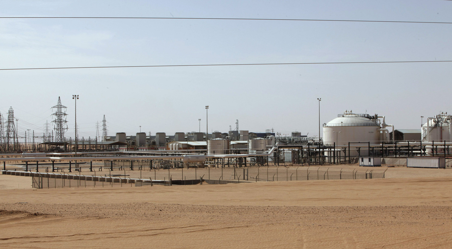 مسلحون مجهولون يهاجمون حقل الشرارة النفطي جنوب غربي ليبيا