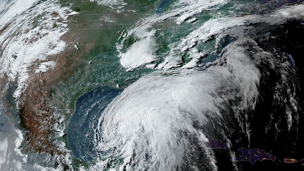 الولايات المتحدة.. إجلاء سكان مناطق ساحل لويزيانا قبل عاصفة استوائية (فيديو)