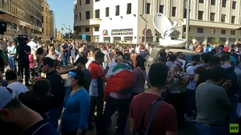 مراسلنا: انطلاق احتجاجات أمام مقر الحكومة وسط بيروت