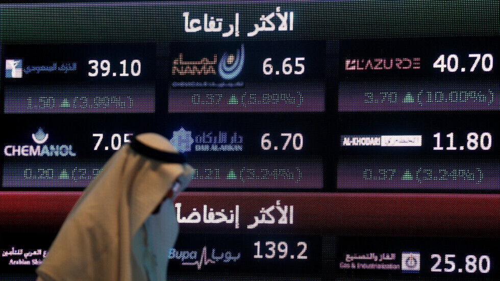 تراجع بورصات الخليج الرئيسية مقتفية أثر النفط والأسهم العالمية